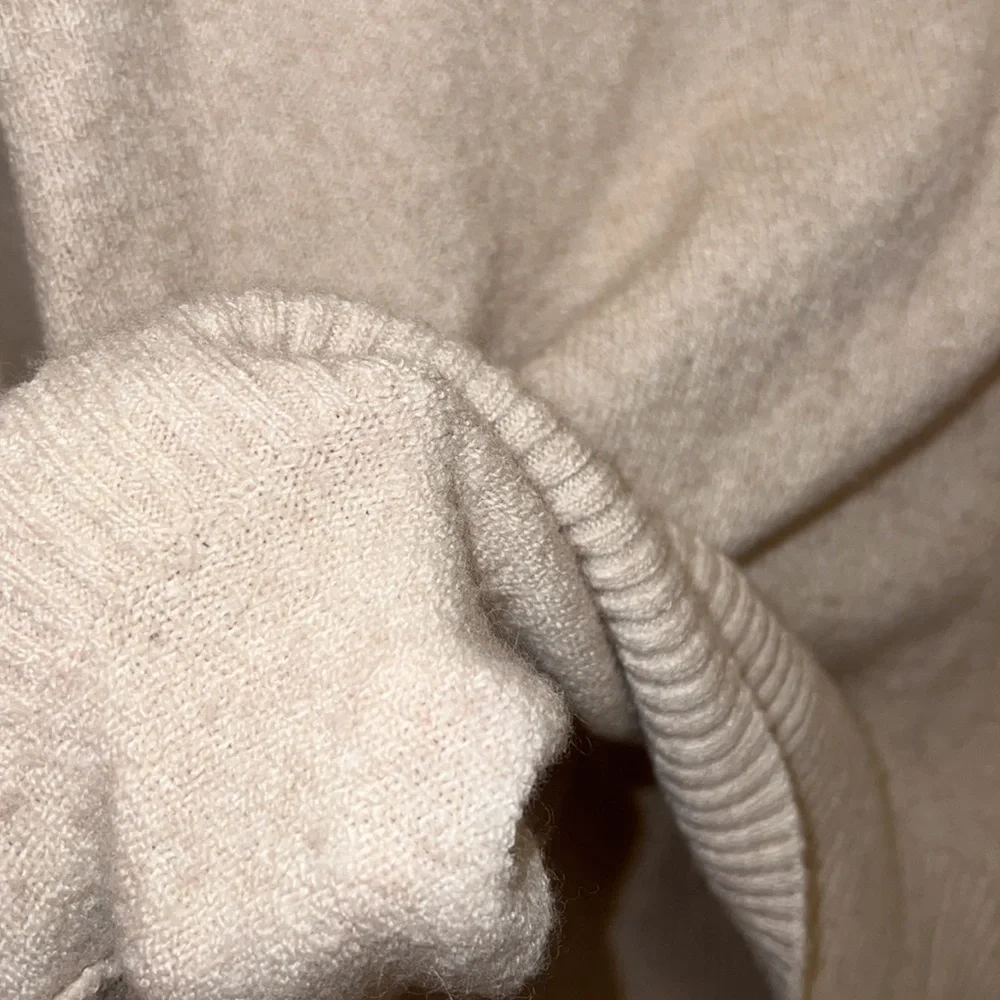 Super Soft, V Neck Sweater from Gap - Picture 4 of 4